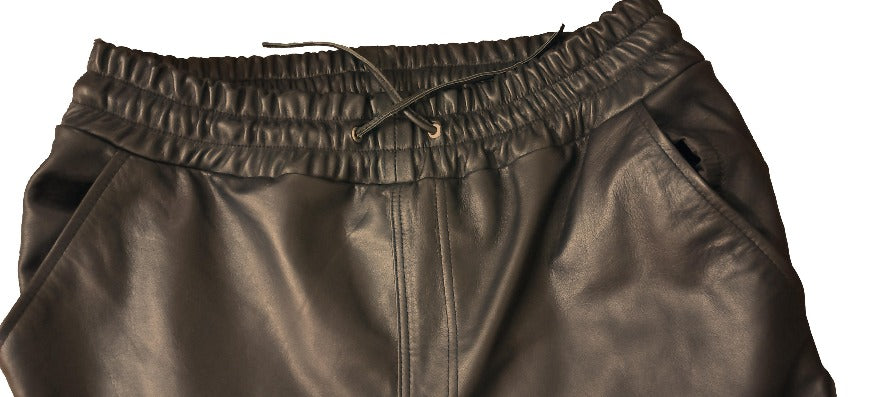 Close up image of the waist ribbing, front view.